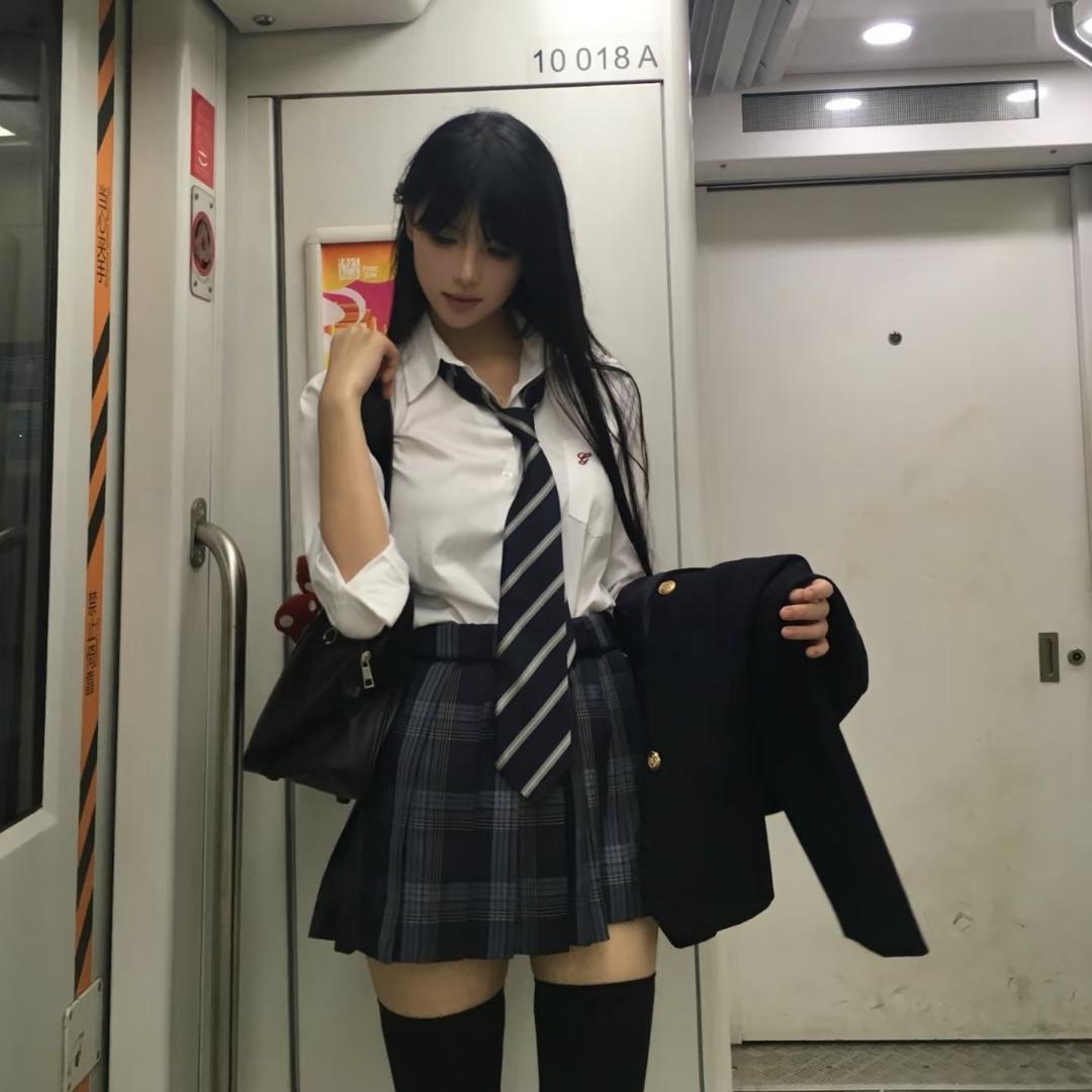 伊一^