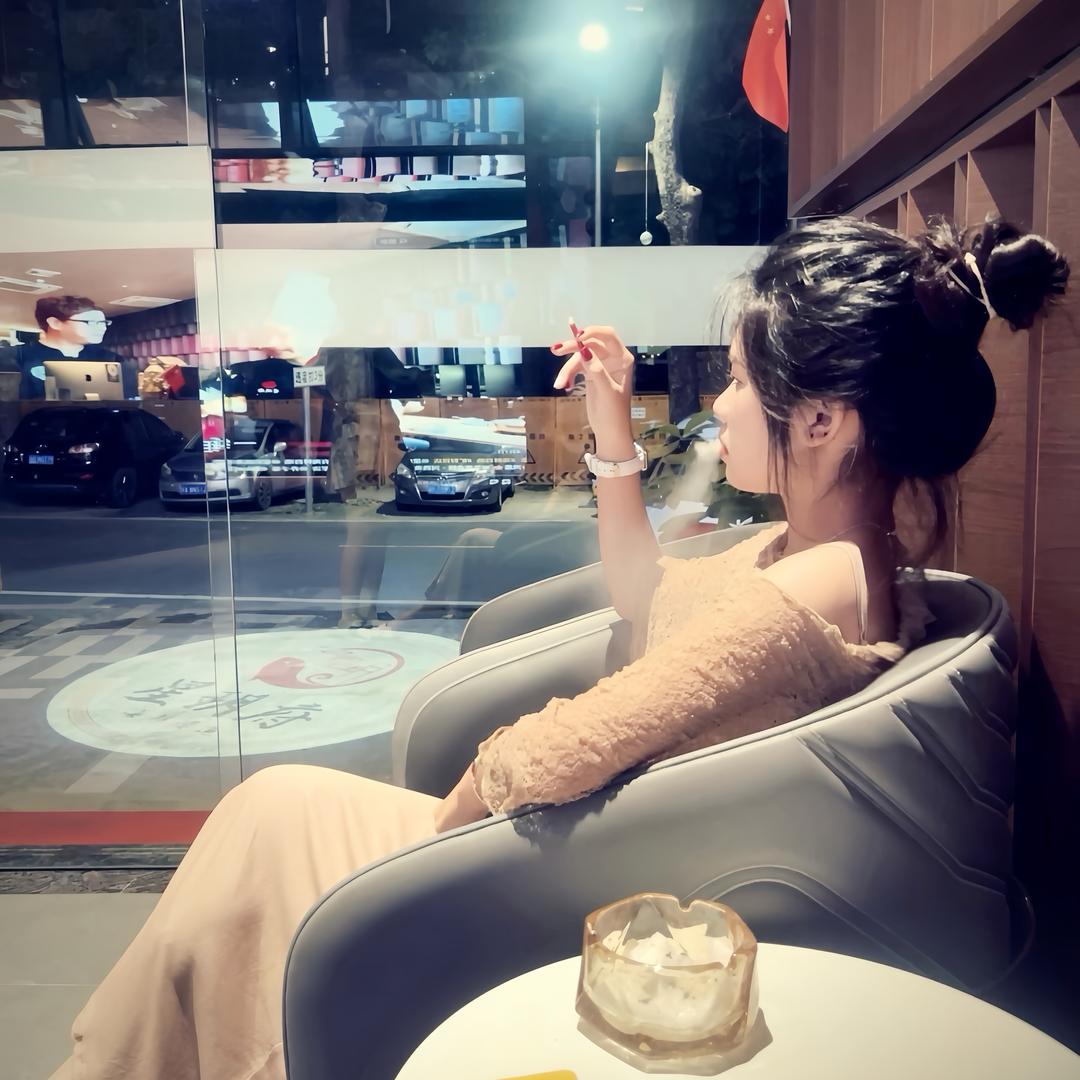 陈陳.