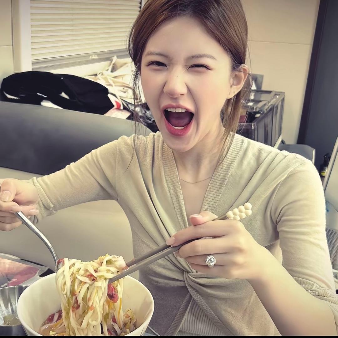 亿 点 点 喜 欢 .