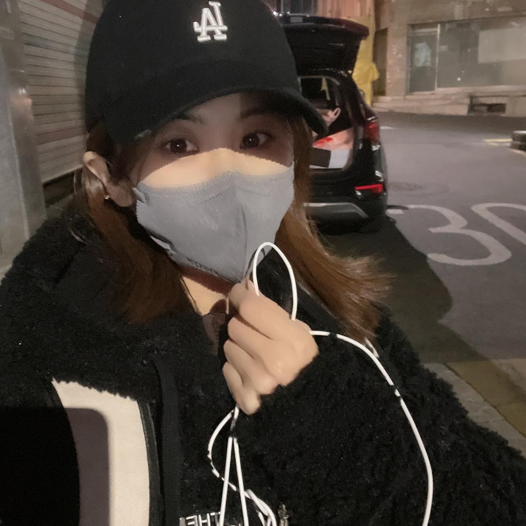 秀颖潮牌穿搭