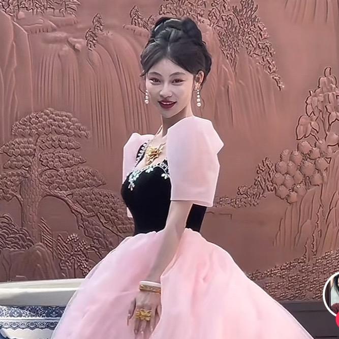 梁昕精致变美