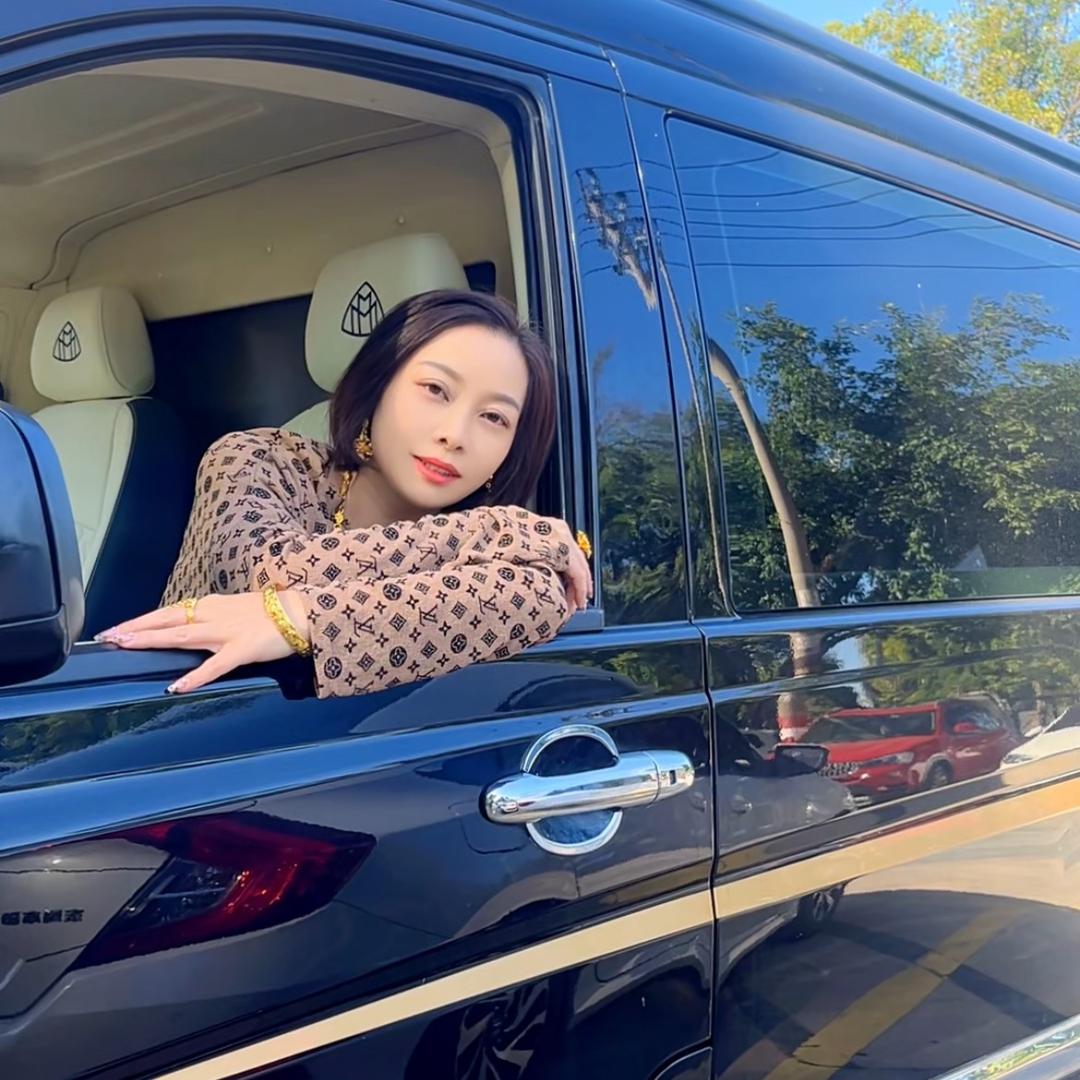 露婕👑
