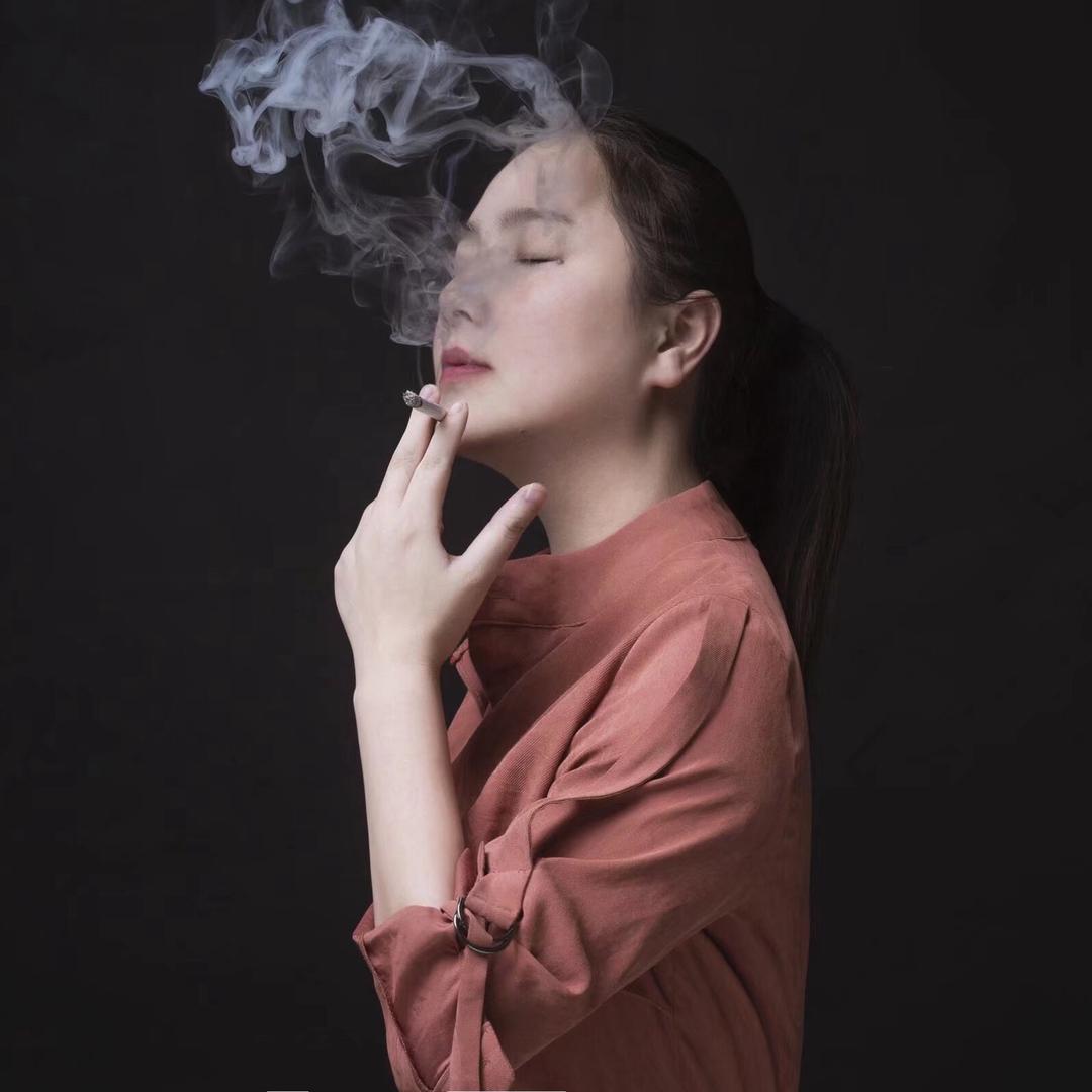 阿。           柳