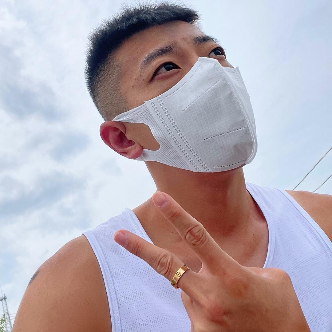 努力把四块变八块