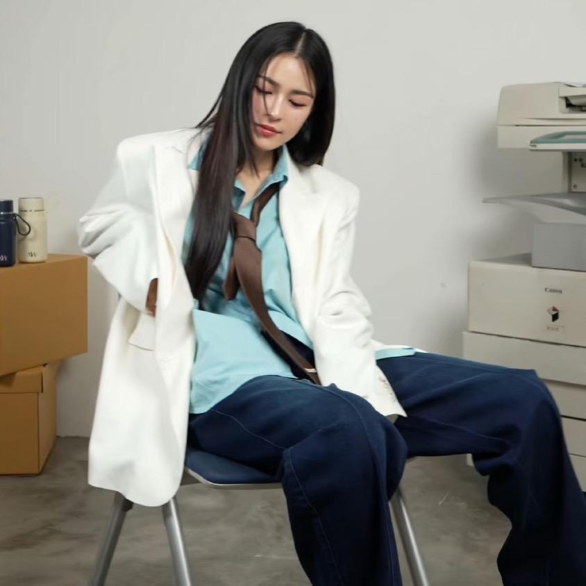 AW邝玲玲
