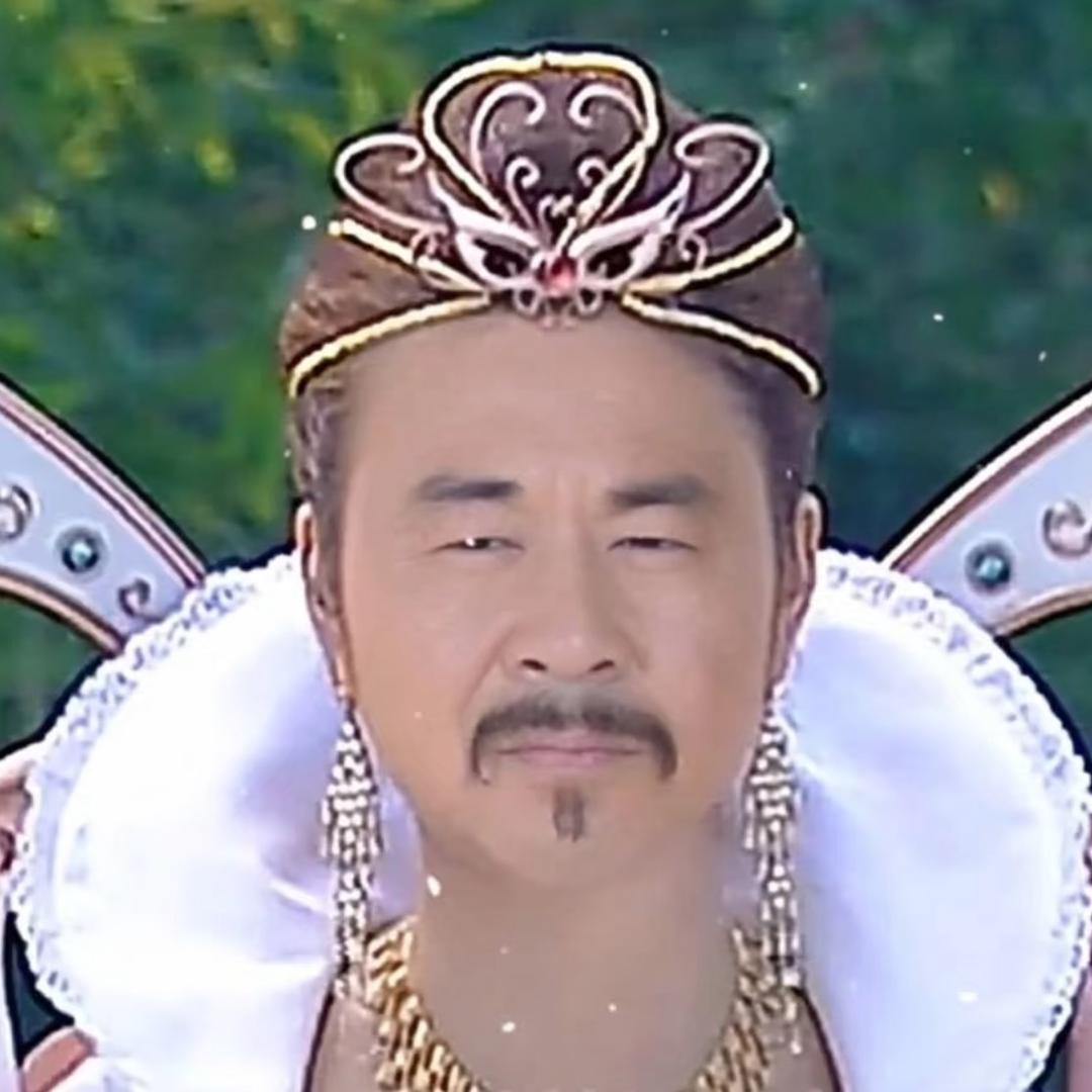 偷穿皇帝龙袍被打