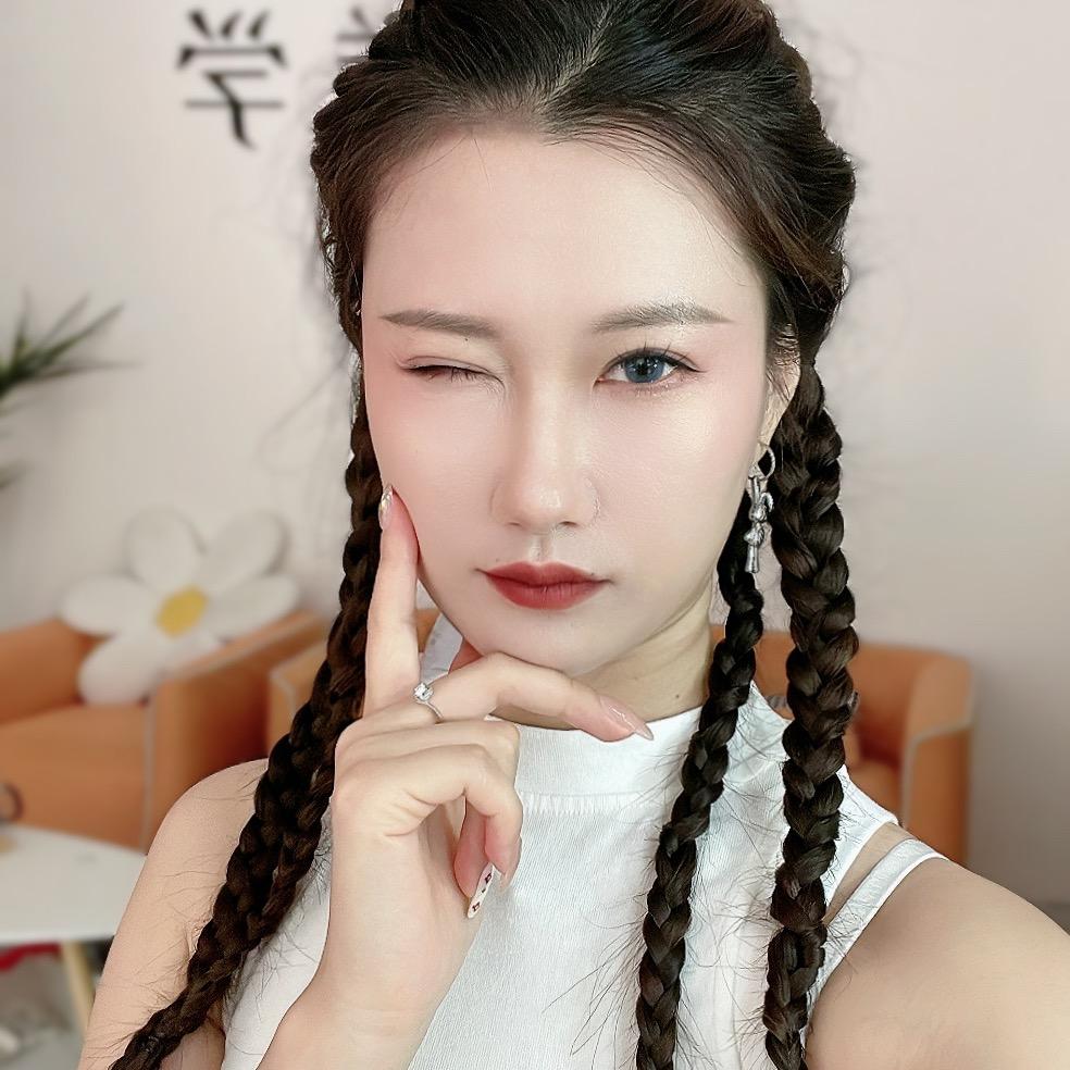 【柚可美学】  化妆师艺颖