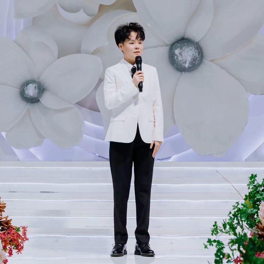 婚礼主持人穆穆