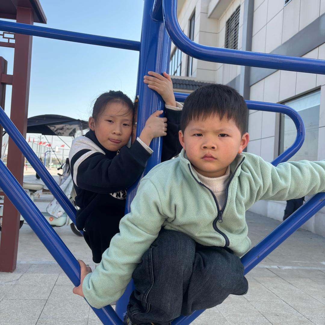 丽霞三个孩子的妈