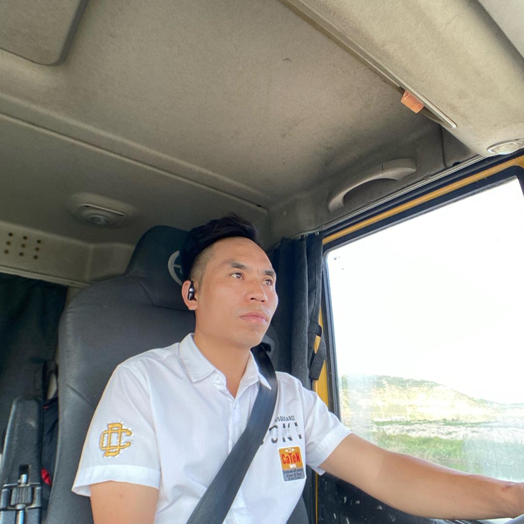 浪黎开森《工程车司机》