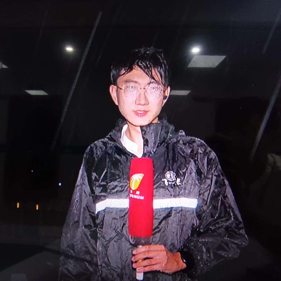 主持人 霖泽