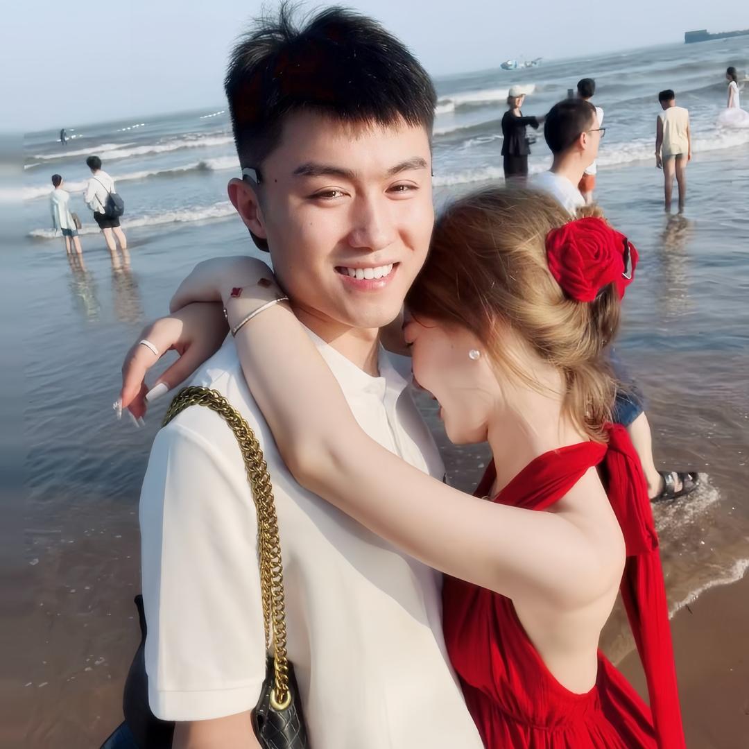 曼曼.