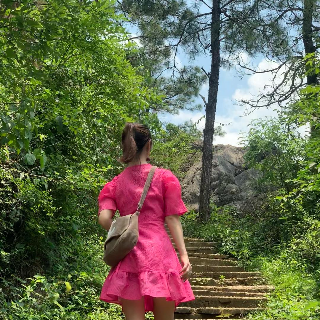 陆陆女装工厂直销