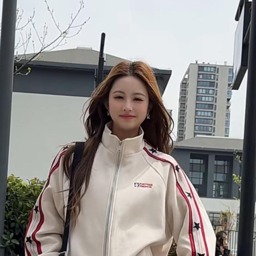 王西西穿搭