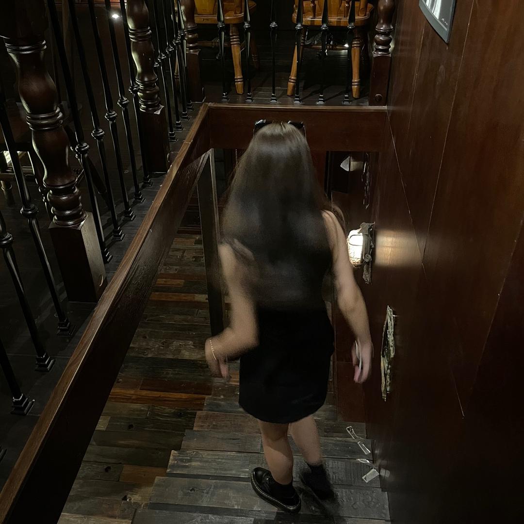 伊-