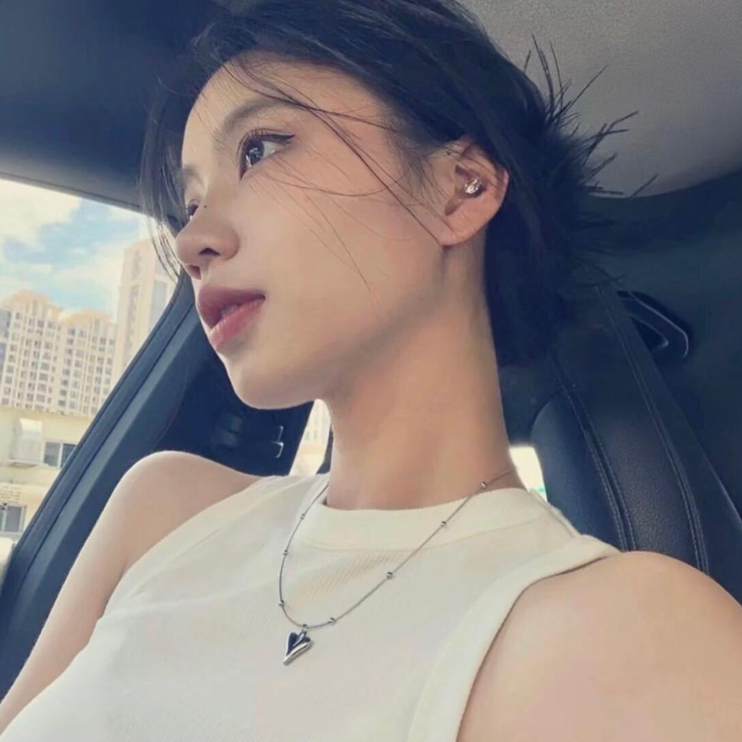 v 小曼