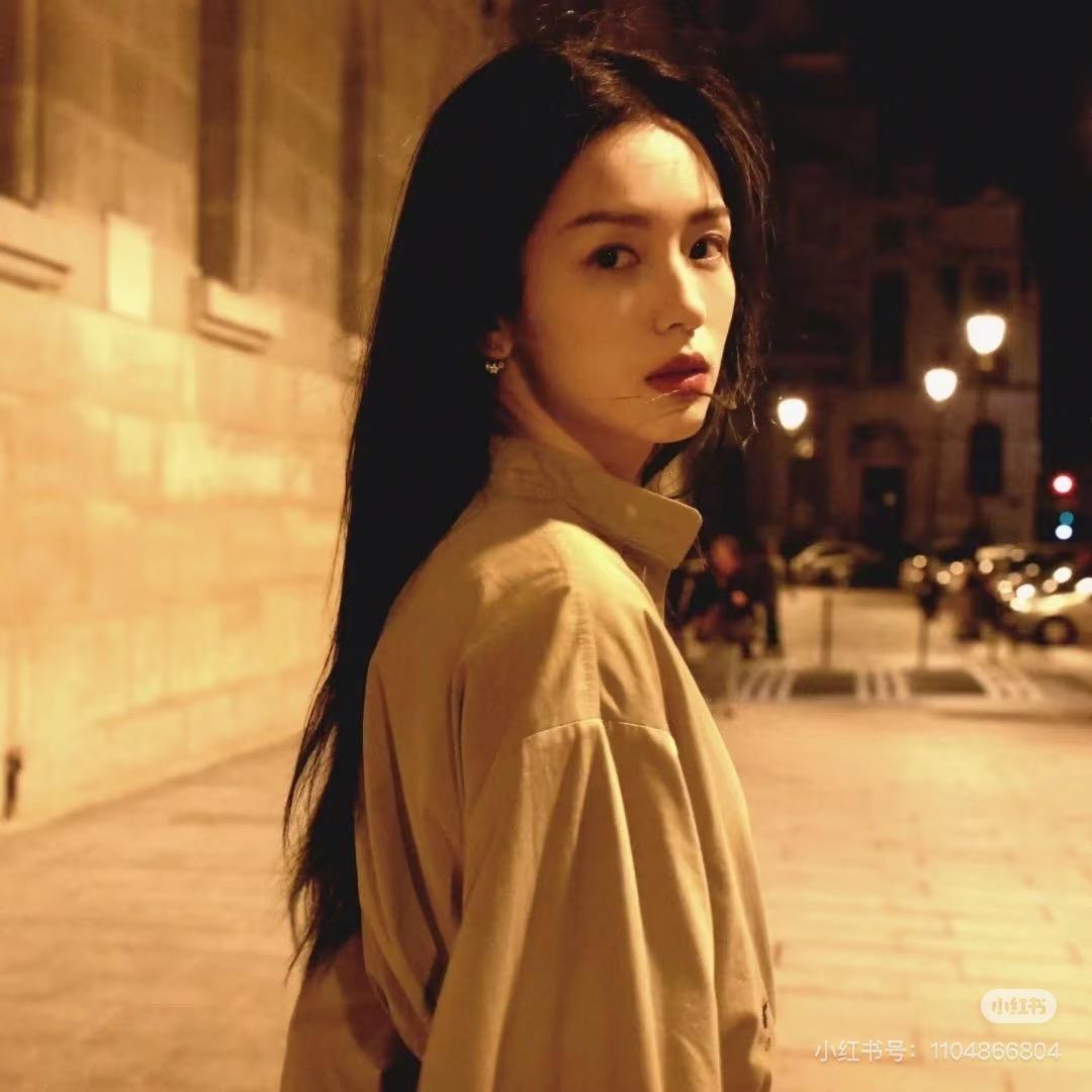 美女吃不饱.
