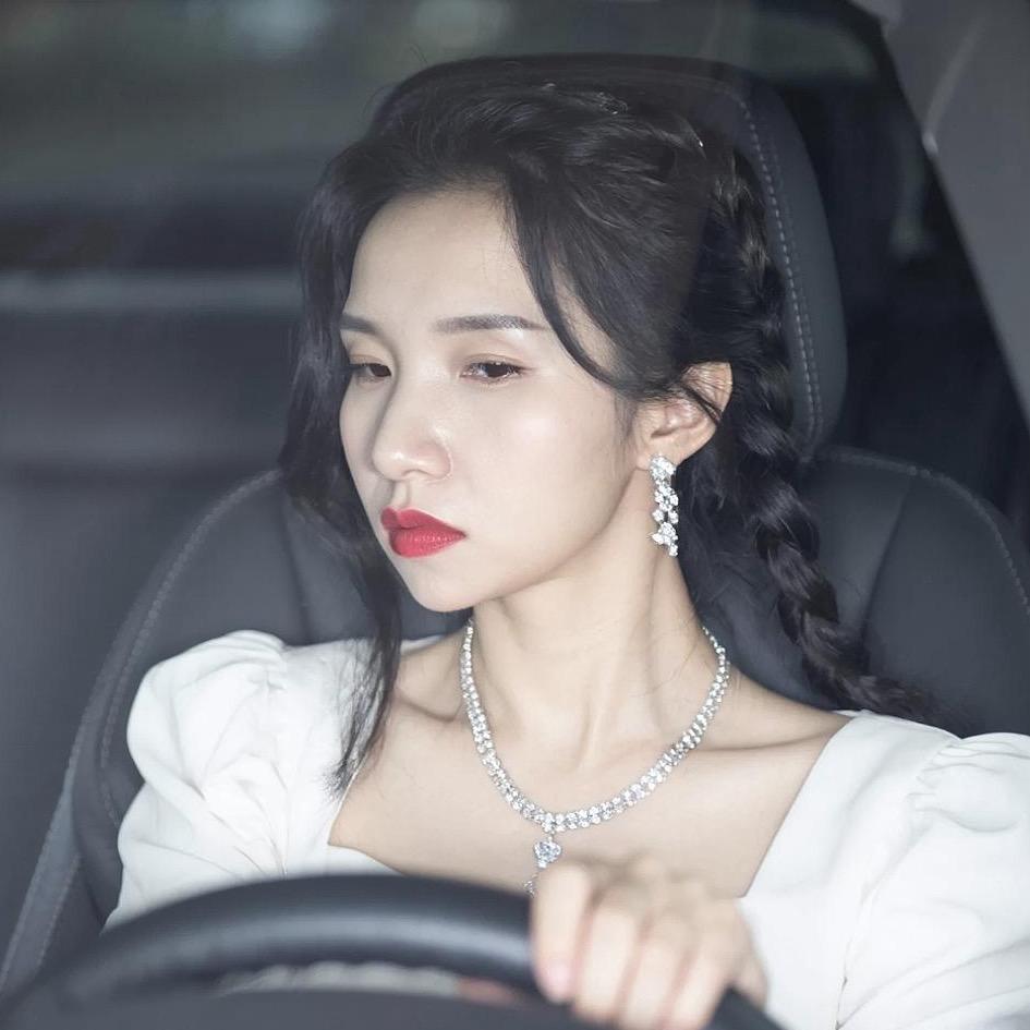 大小姐驾到    通通闪开🖤🤍🩶