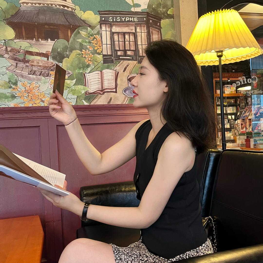 立雯