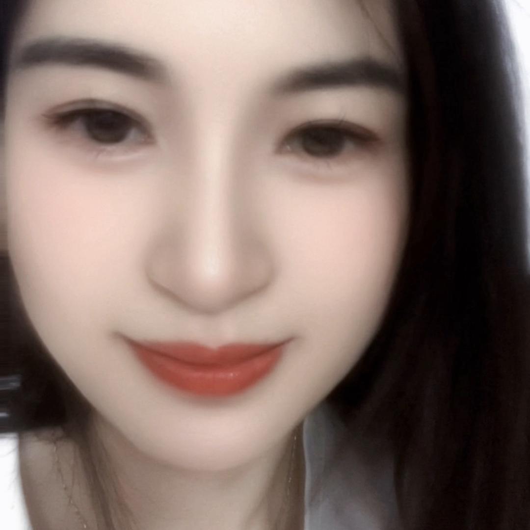 Yan 妍