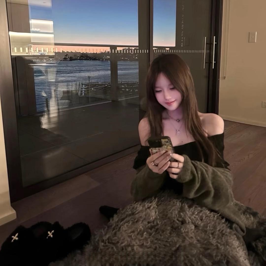 𝑳𝑽·