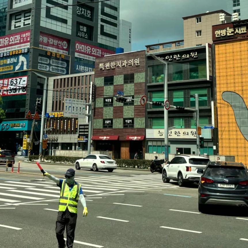 拉亚斯特与亚托克斯