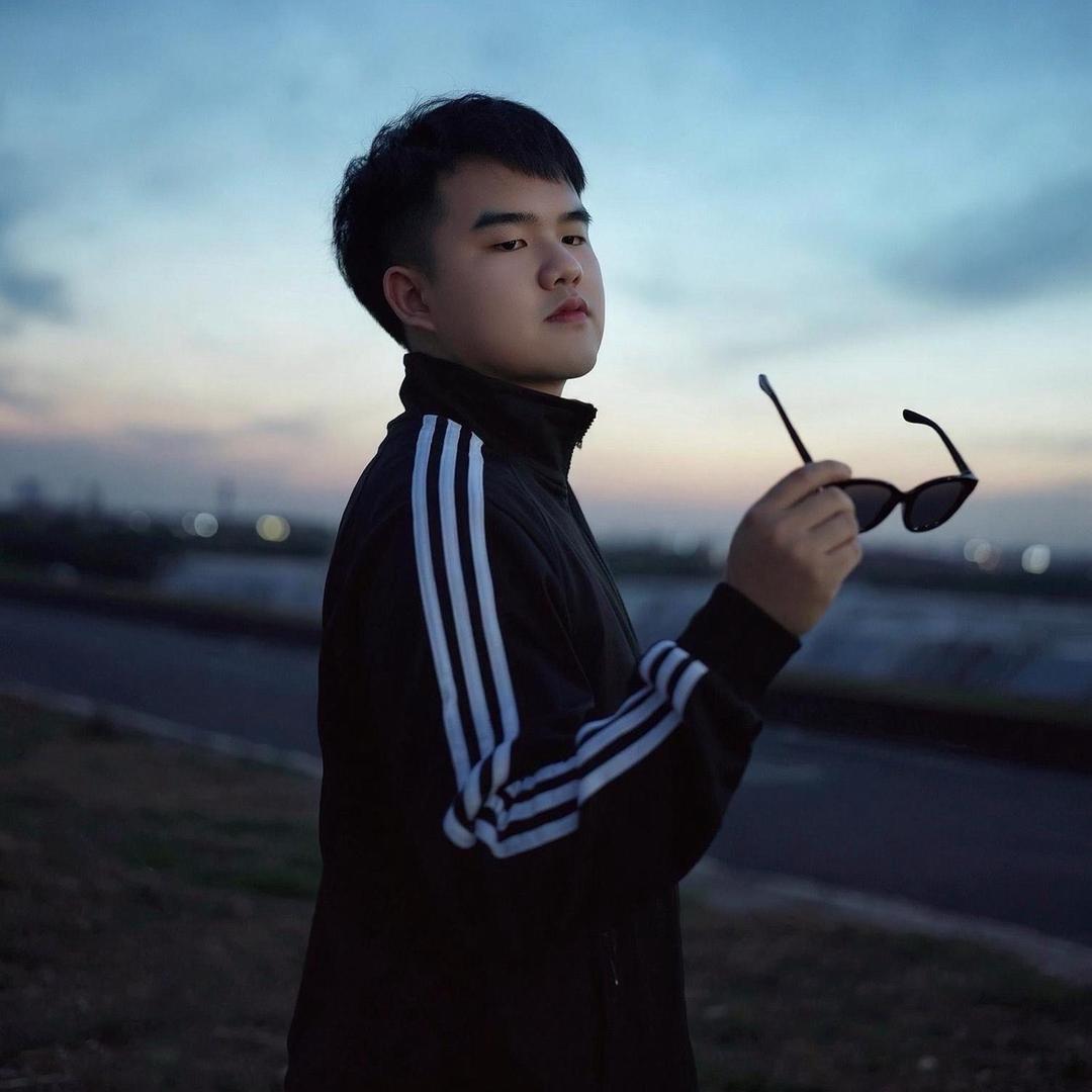 ‍        小何总