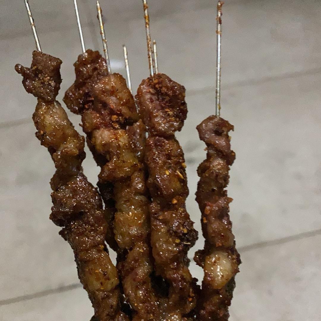 野烤鲜肉串2元一串