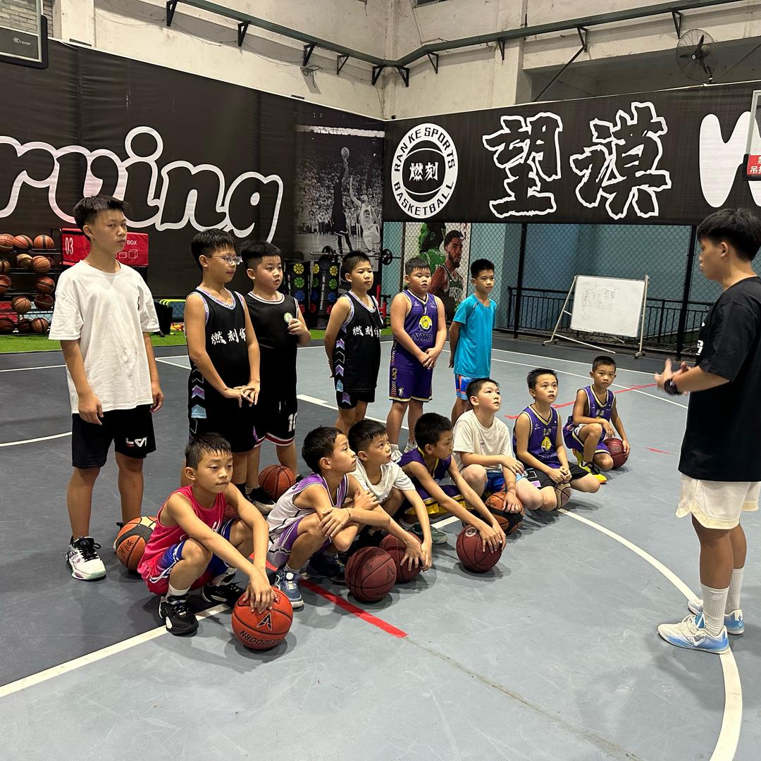 @77舜哥翰弟学篮球