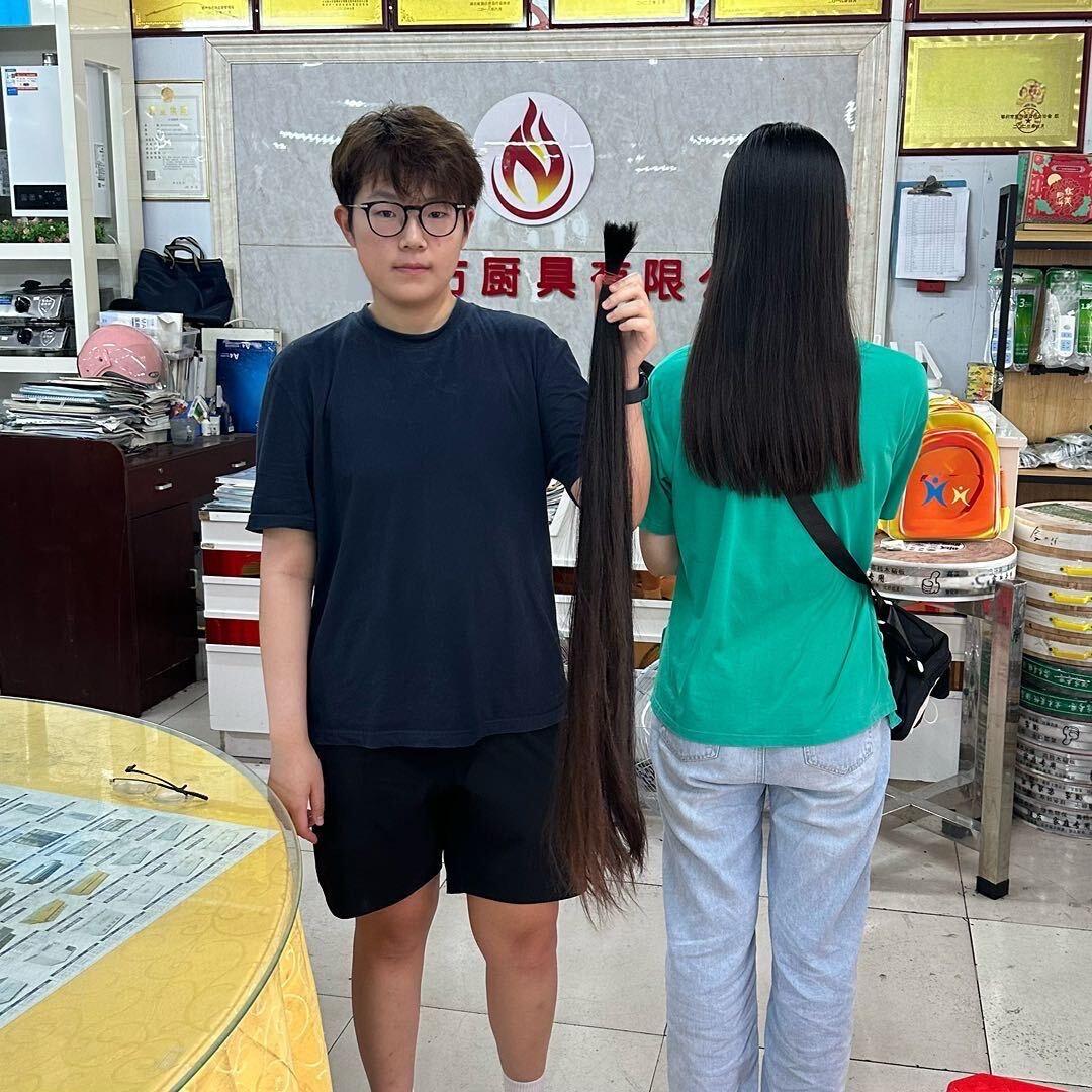 小李收长头发（新风尚发制品）