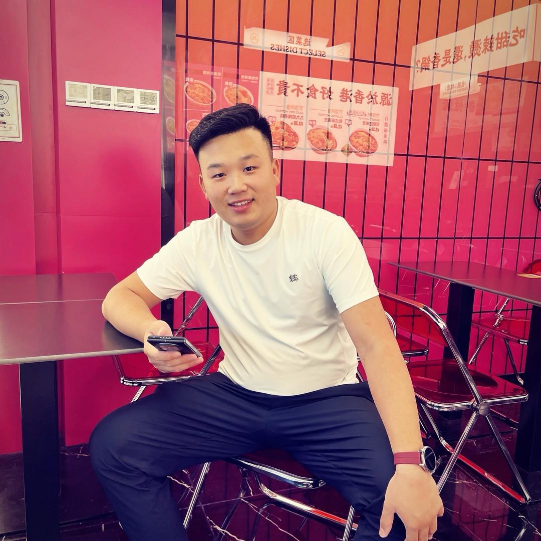李哈哈.