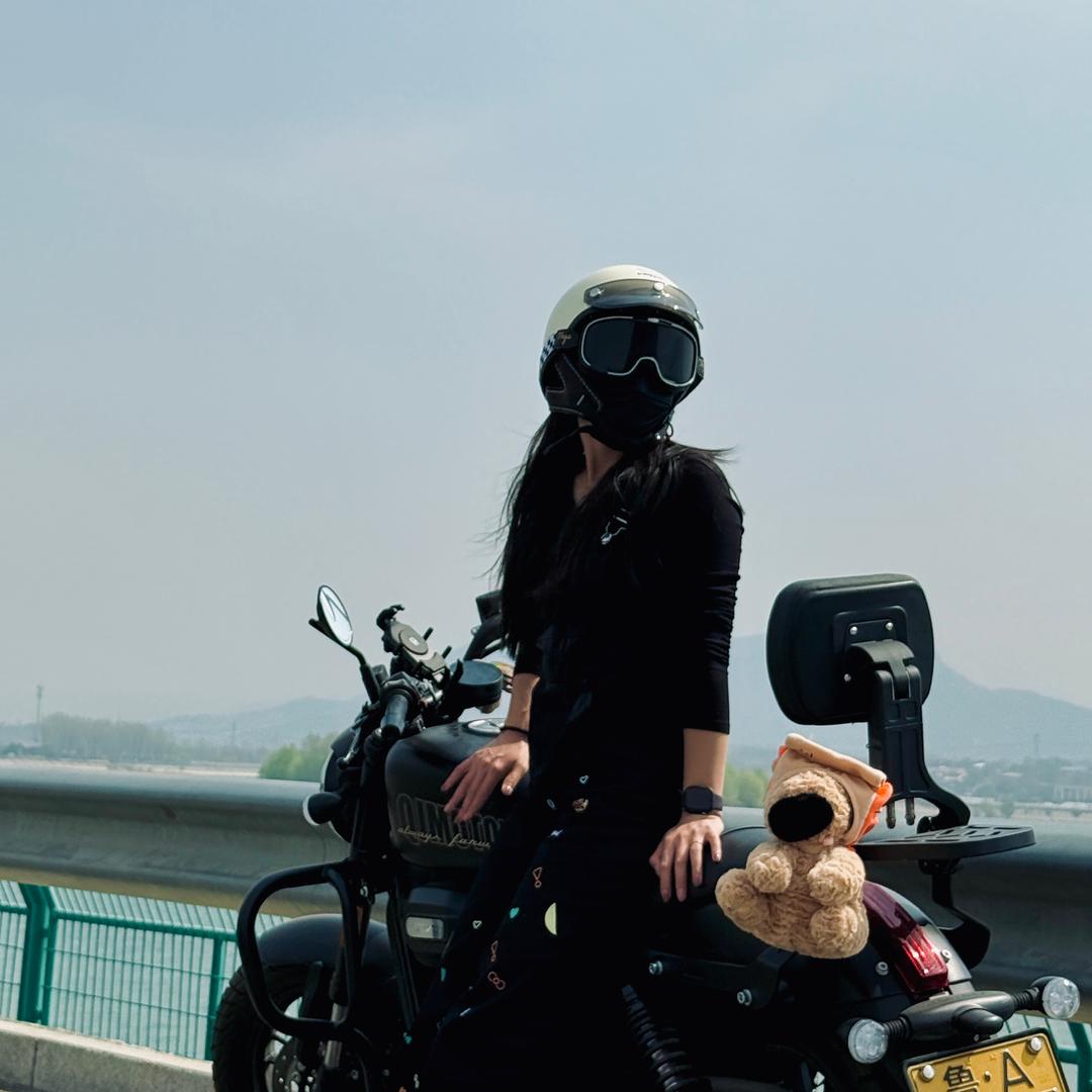 小不溜.