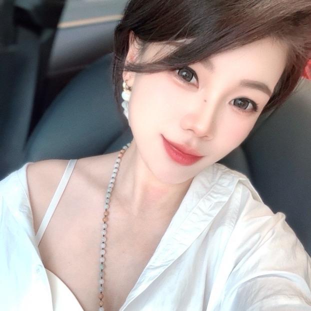 妞妞(摆摊中）