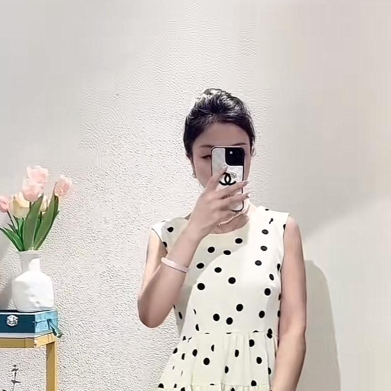 龙儿（没吃饱）-蓝吉女装