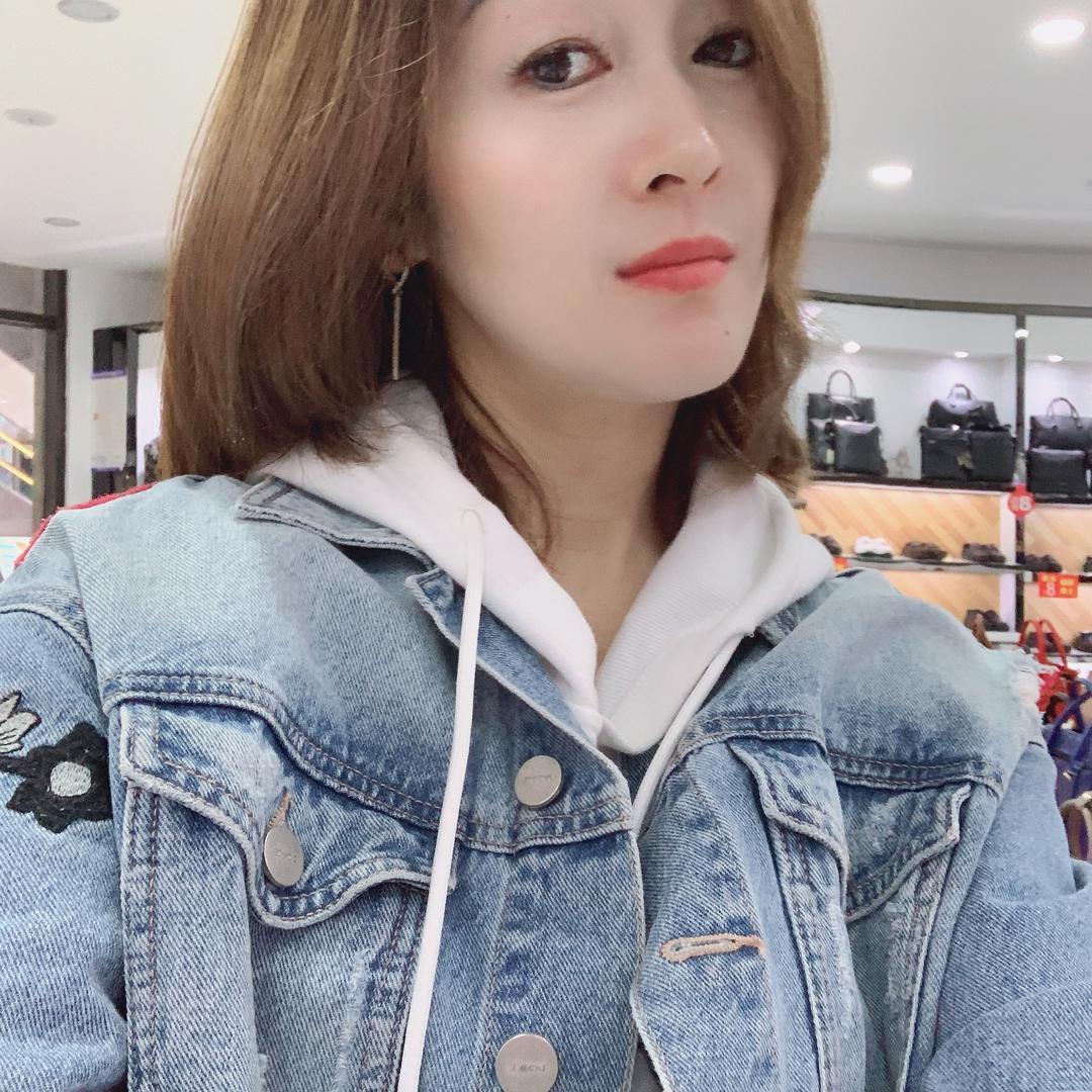 义蓬惠锋服饰