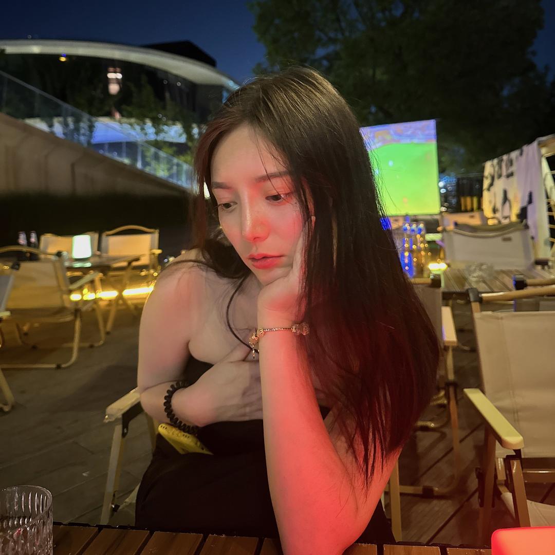 卖瓷砖的小姐姐🌱