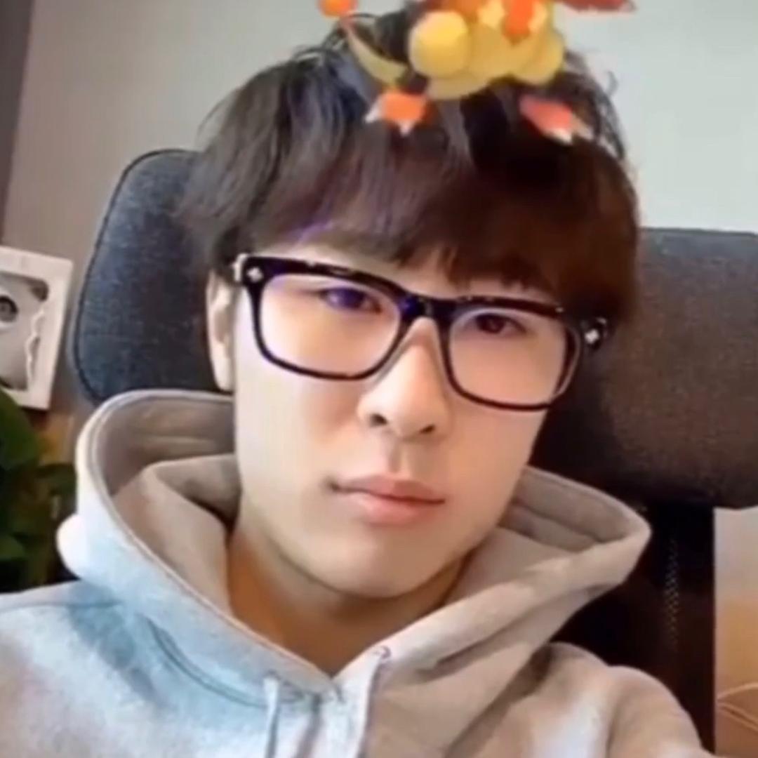 金天天的小虎牙