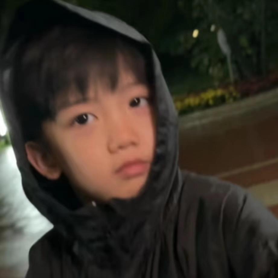 你又脸红了