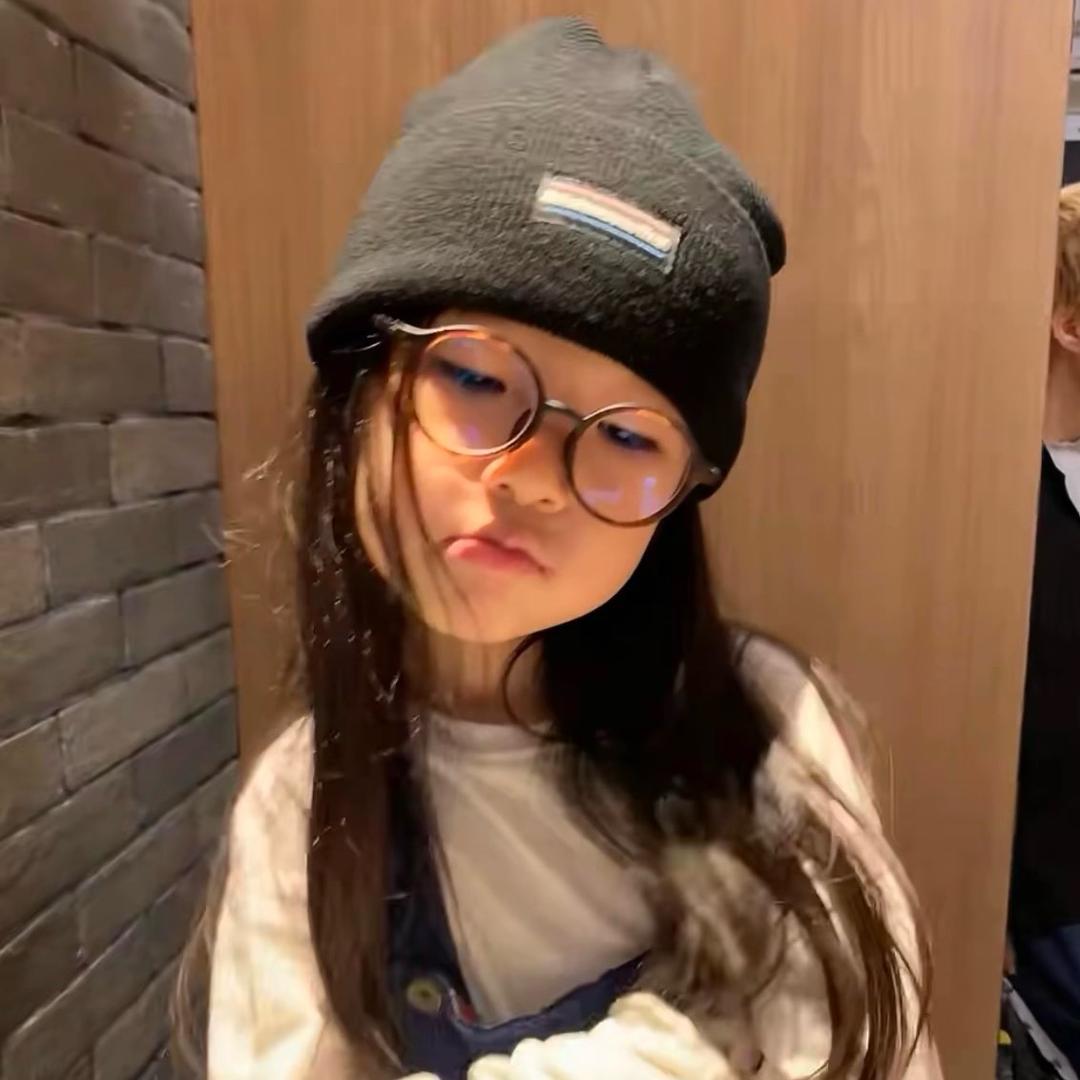 李依桐