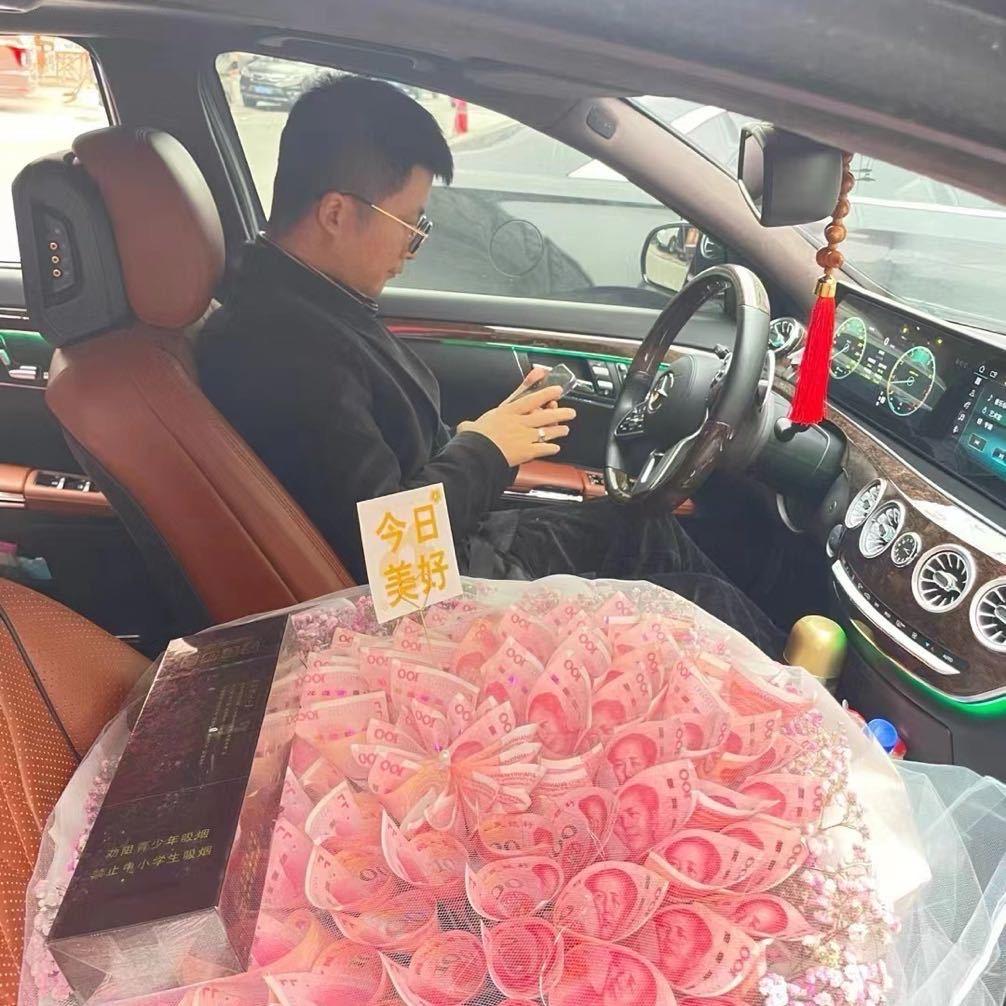 三少与靓靓（五个孩子妈弟弟）