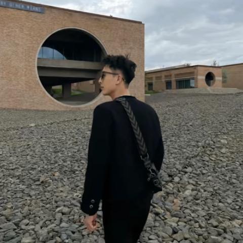 李