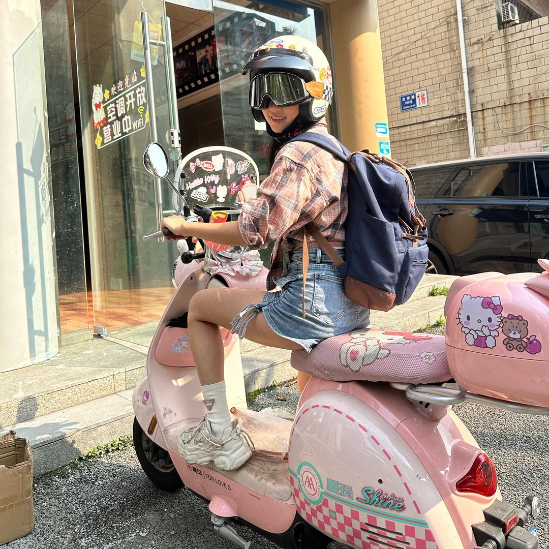 爱骑摩托的软绵绵
