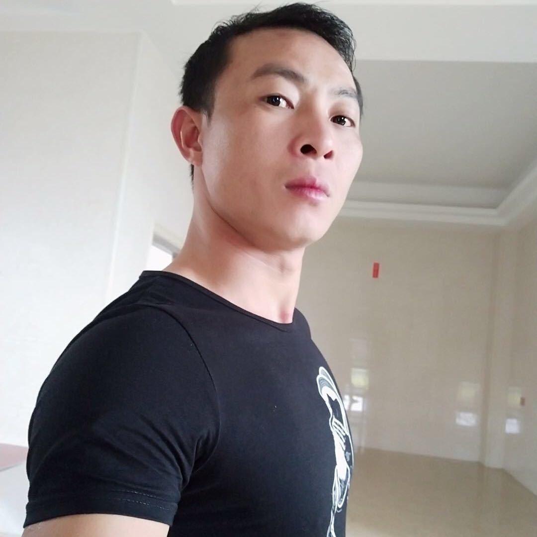 潮汕金钱鑫：本人喜欢养狗大体黑狗中华田犬