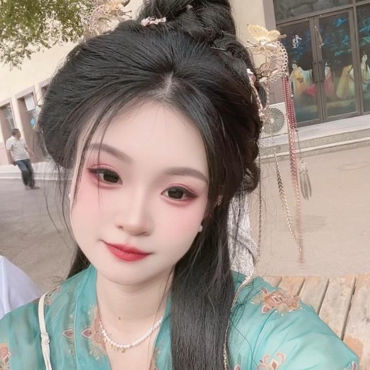珠光宝气小姐姐