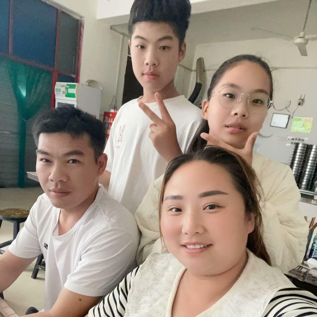 大嗓门老板娘
