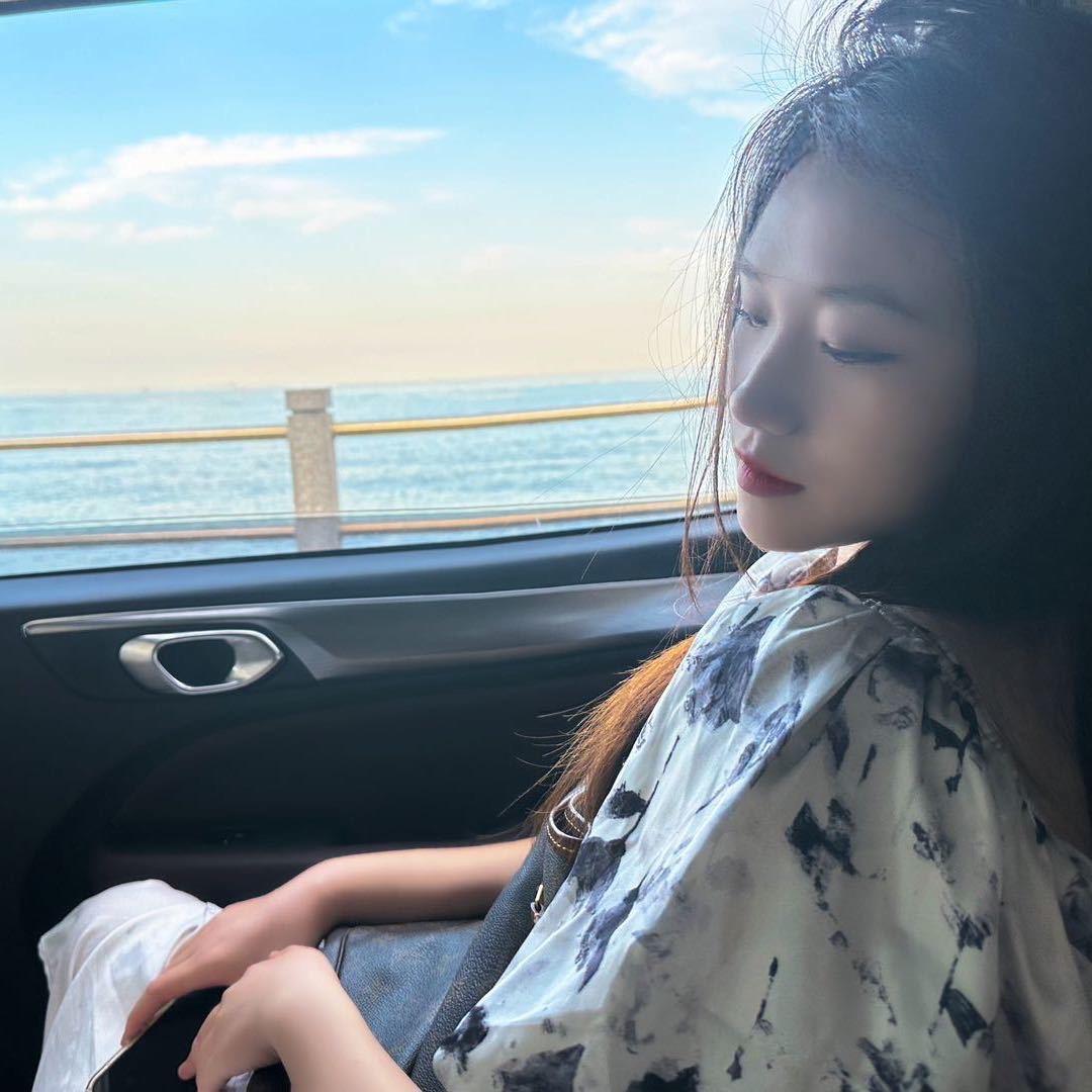 小谢不吃蟹.