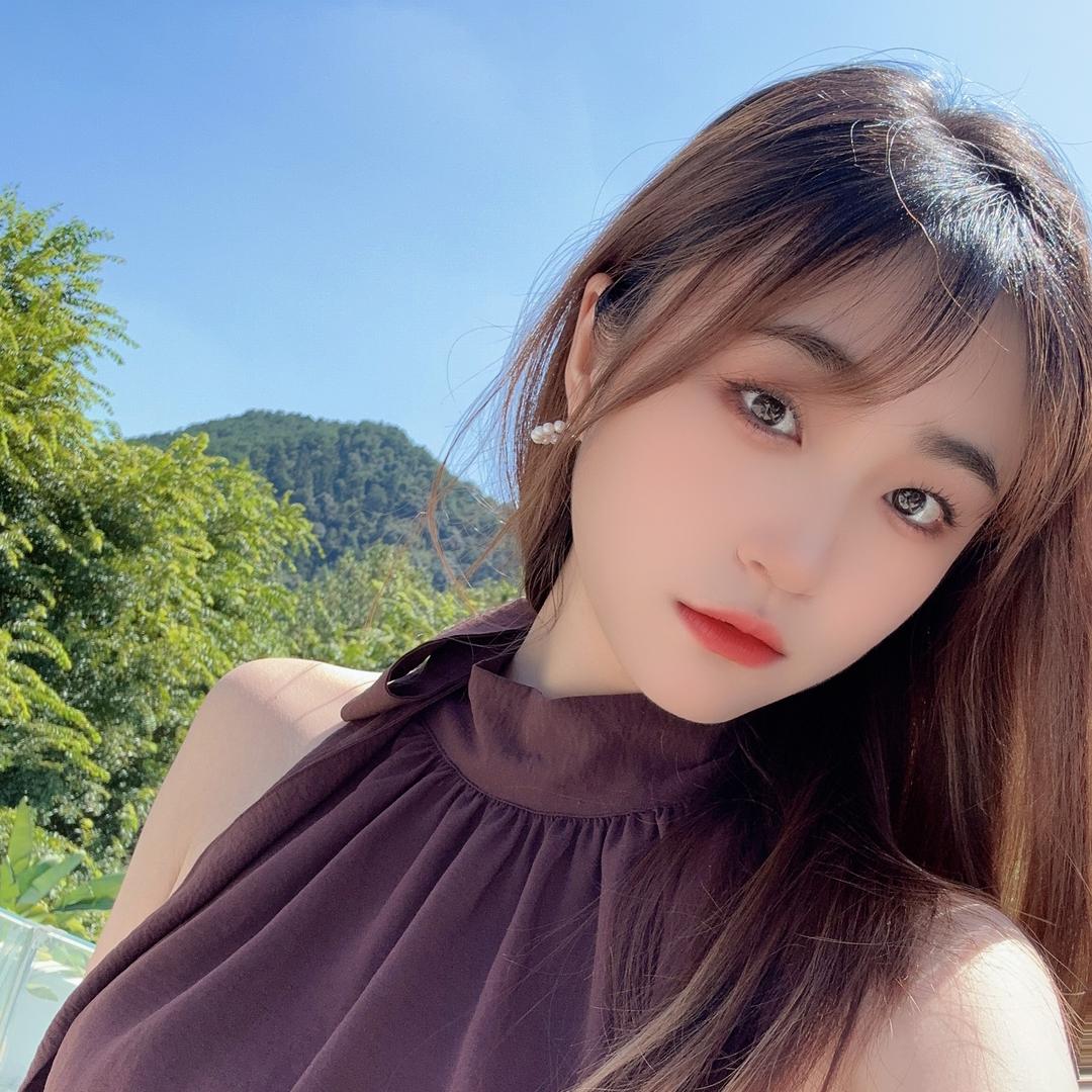 小龙女向阳而生