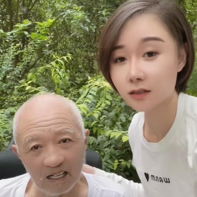 小草同学