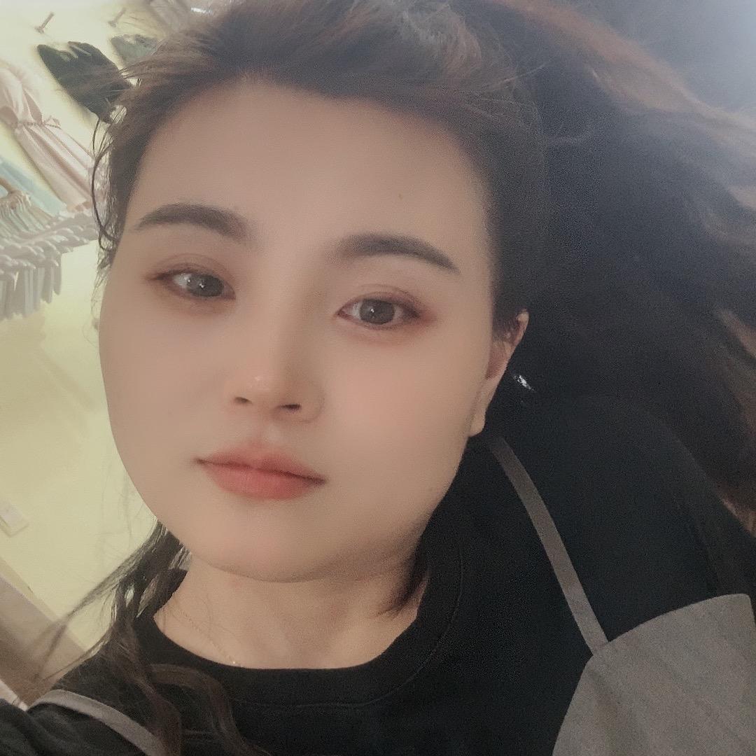 商贸城：歌兰婷内衣综合女装店（曾智兰）