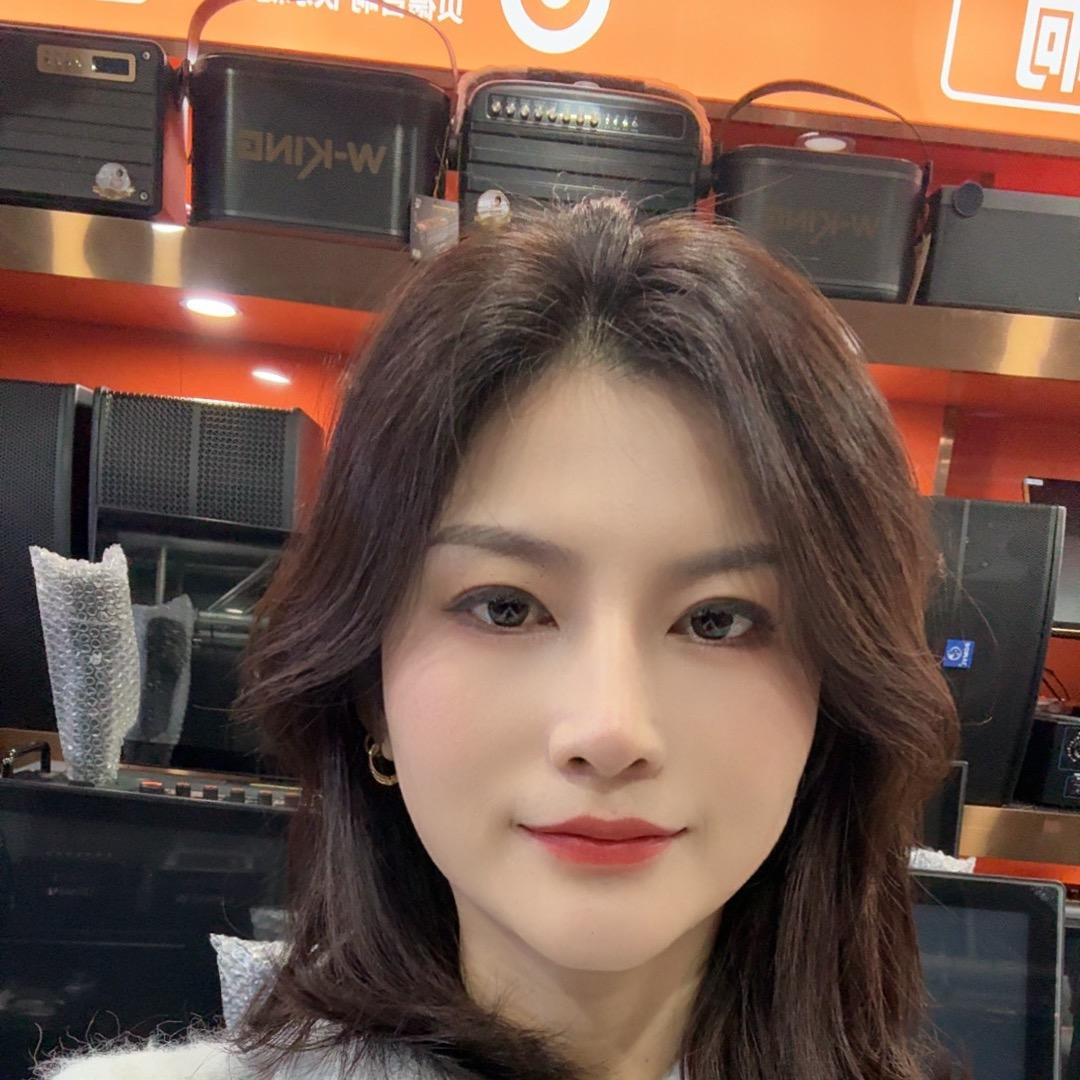 卖音响的小姐姐